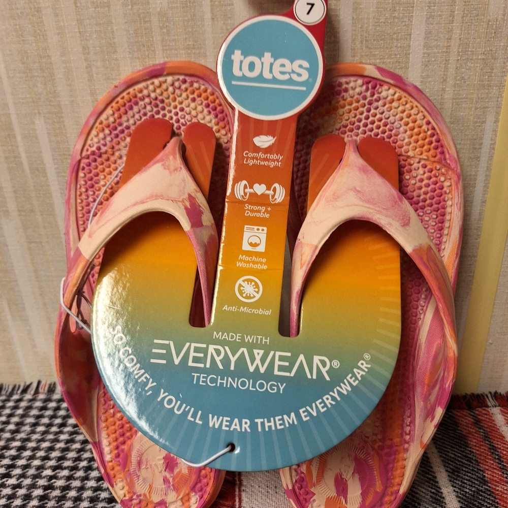 New Totes Thong Sandal - Size 7